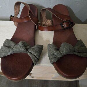 MIA sandles